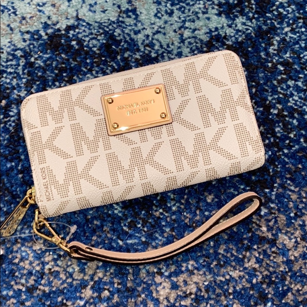 Jet set MK wrist wallet white NWT